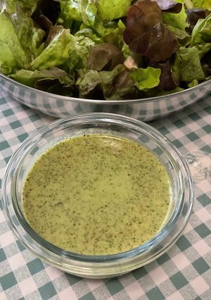 Une photo de Sauce salade à la moutarde d’Orléans, persil plat et huile d’avocat