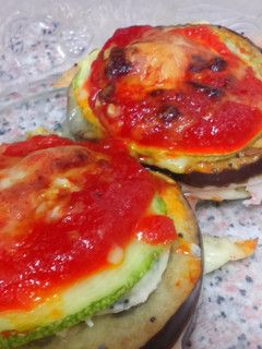 Una foto de Milhojas de verduras con pavo
