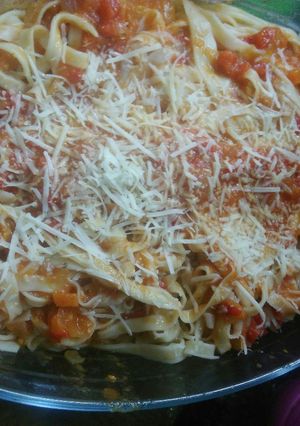 Una foto de Fideos caseros con salsa de tomate natural