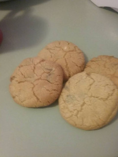 A picture of choc chip cookies.