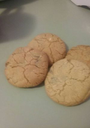 A picture of choc chip cookies.
