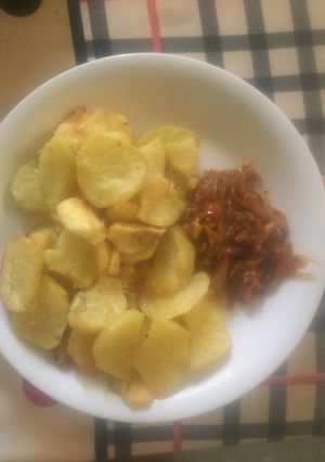 A picture of Fried sweet potatoes with sauce.