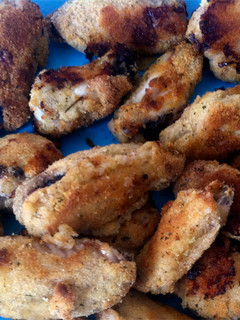 Una foto de Alitas de pollo empanadas (y al horno)