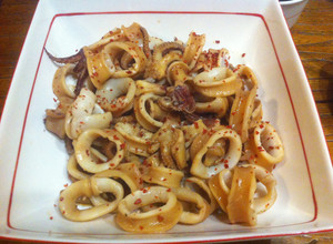 Foto principal de Calamares salteados con polvo de chile