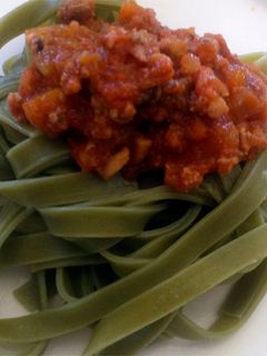 Una foto de Tagliatelle de espinacas con salsa ragú