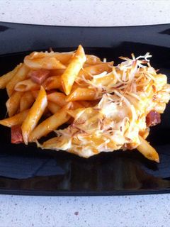 Una foto de Macarrones gratinados con jamón y chorizo