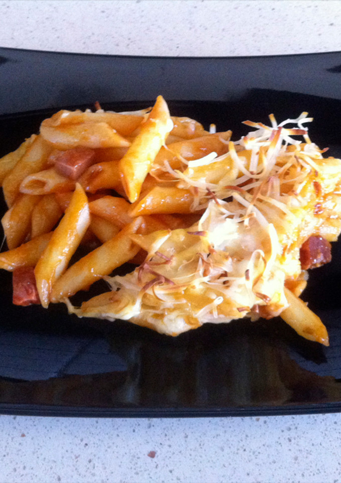 Una foto de Macarrones gratinados con jamón y chorizo