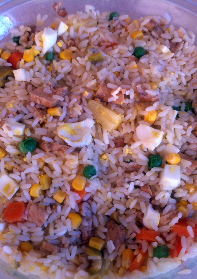 Una foto de Ensalada de arroz con pechuga de pollo a la salsa de soja