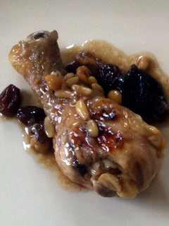 Una foto de Muslos de pollo con frutos secos