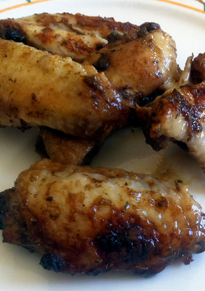 Una foto de Alitas de pollo adobadas