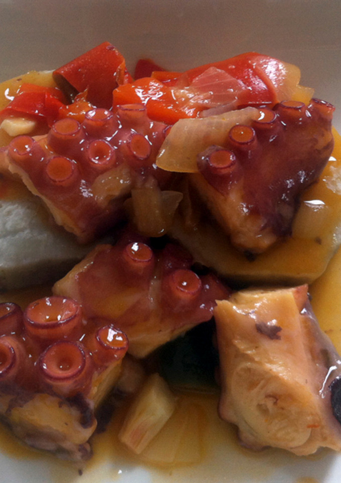 Una foto de Pulpo guisado con batata