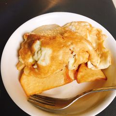 A picture of Fried egg and yam.