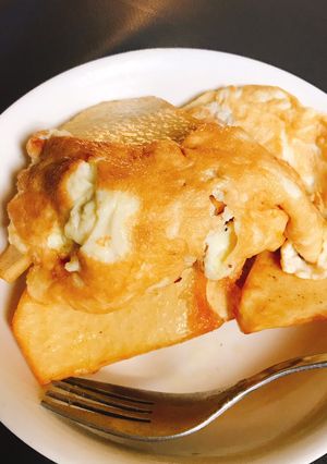 A picture of Fried egg and yam.