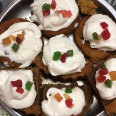 A picture of Muskmelon cupcakes.