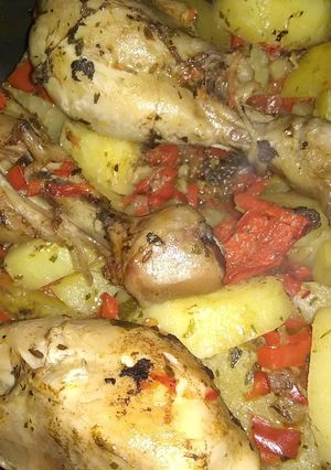 Una foto de Pollo con batatas