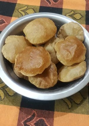 अजवाइन की पूरी(Ajwain Puri recipe in hindi) रेसिपी मुख्य फोटो