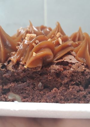 Una foto de Brownie súper chocolatoso y húmedo