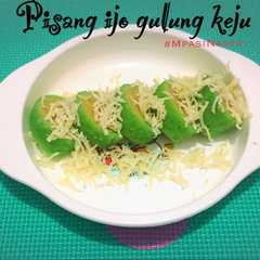 รูปของ Pisang ijo gulung tabur keju (Mpasi 11+)