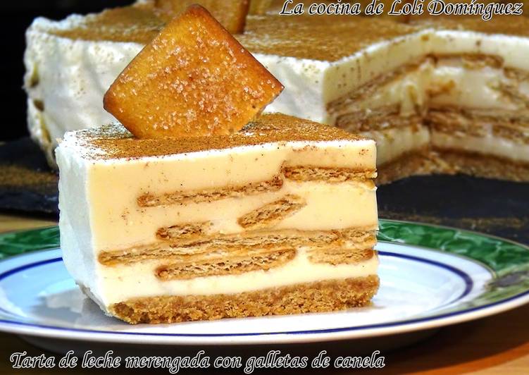 Tarta de leche merengada con galletas de canela, fácil y sin horno