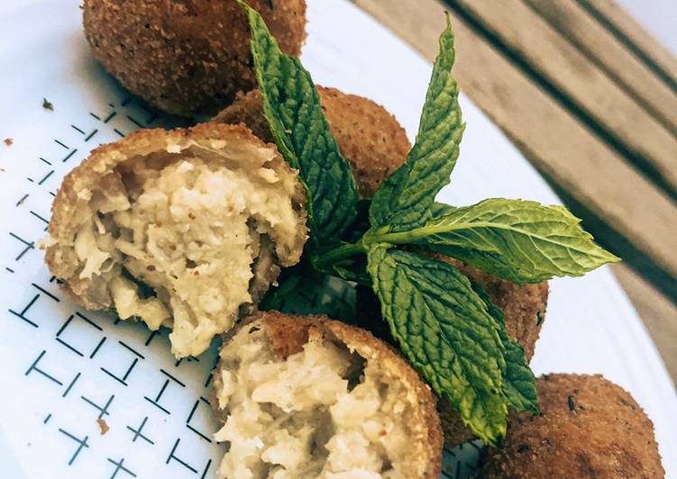 Croquetas de pollo con toque de hierbabuena