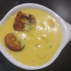 A picture of Cury with pakoras.