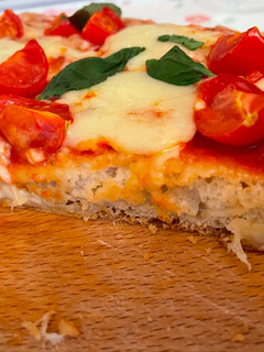 Una foto de Pizza Napolitana con base de Focaccia