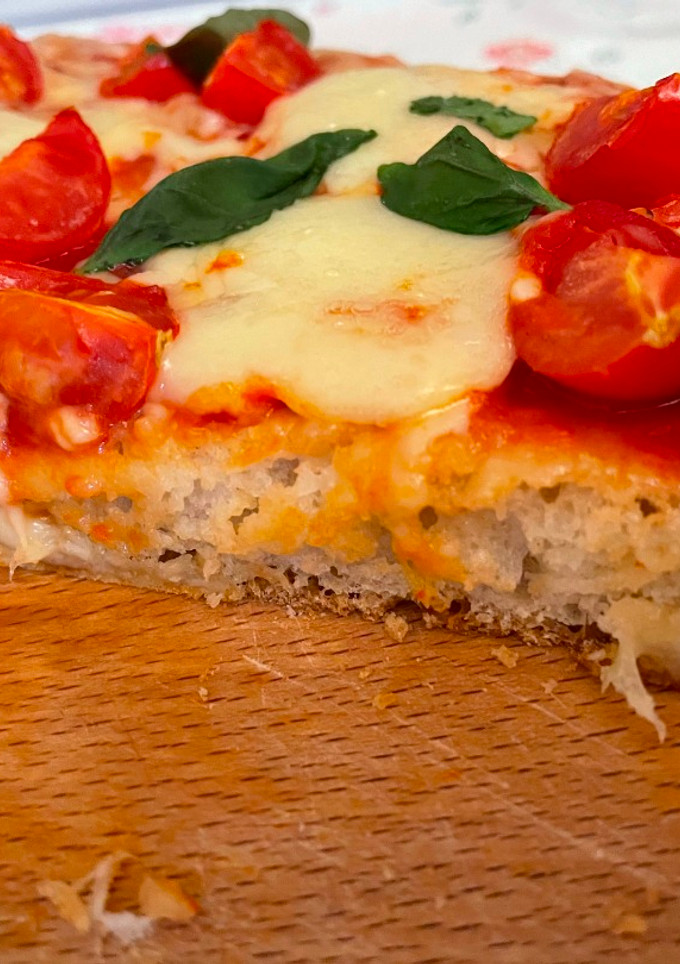 Una foto de Pizza Napolitana con base de Focaccia