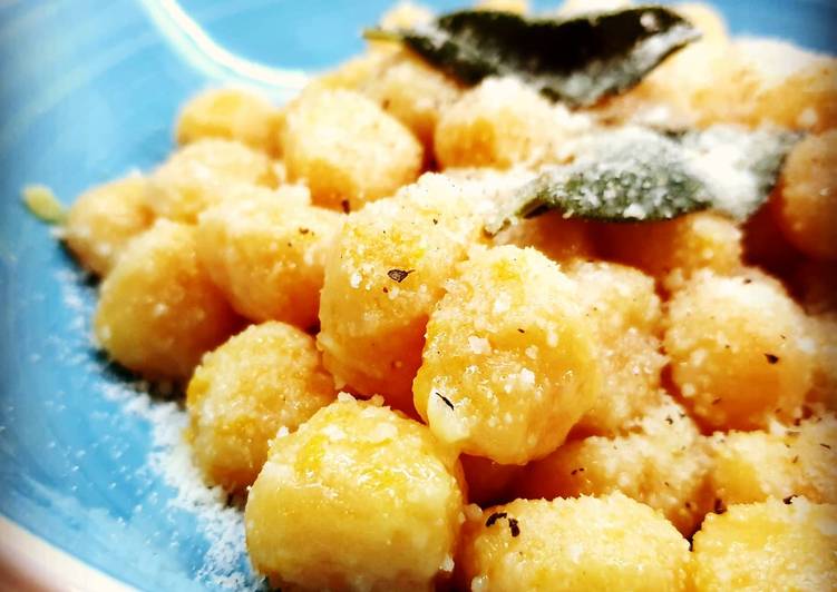 Gnocchi di zucca e patate con burro e salvia