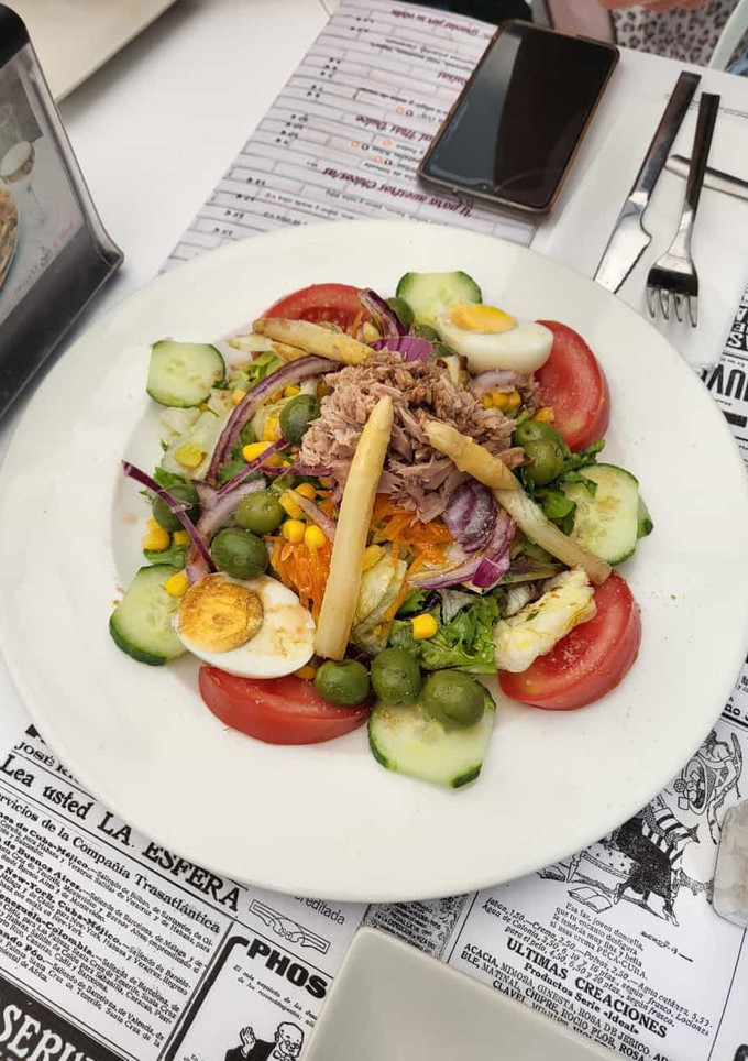 Una foto de Ensalada de atún