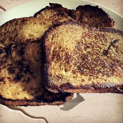 A picture of French Toast.
