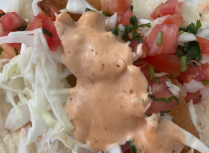 Una foto de Tacos de pescado estilo ensenada