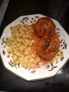 Una foto de Ambóndigas rellenas de huevo