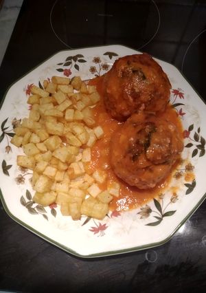 Una foto de Ambóndigas rellenas de huevo