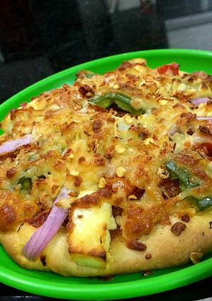 A picture of Wheat flour veg pizza.