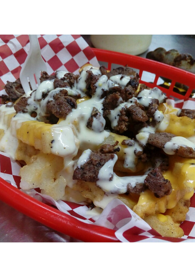 Una foto de Papas a la francesa con carne 🍟