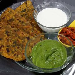 A picture of Methi Thepla.