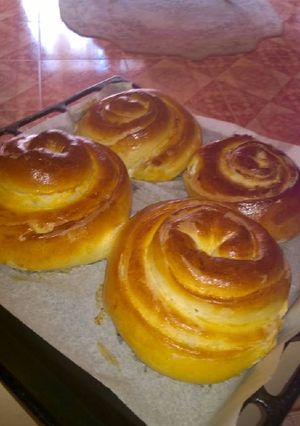 Túrós, barackos, mazsolás finomság recept fotója