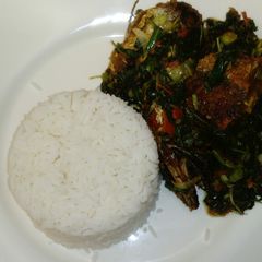 A picture of Basmatti white Rice with vegetable sauce.
