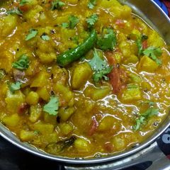 A picture of Kacchori ki aloo.