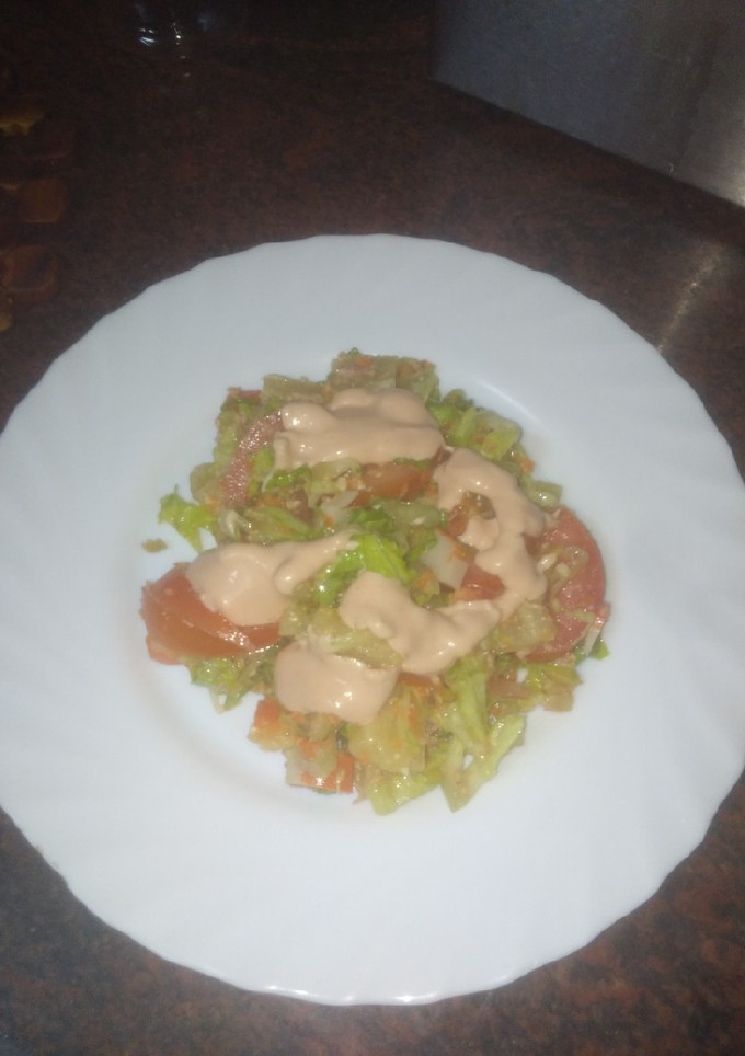 Una foto de Ensalada caribeña con salsa rosa