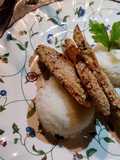 Milanesa de berenjena con bochas de arroz blanco