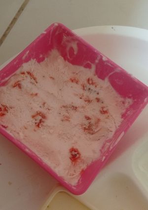 Foto resep Es krim strawberry yogurt simpel