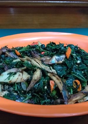 Foto resep Tumis Daun Pepaya Jepang + Ikan Pindang