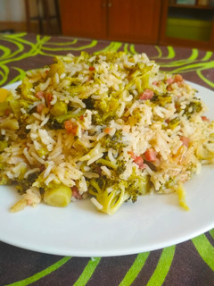 Una foto de Arroz con brócoli y salsa de soja