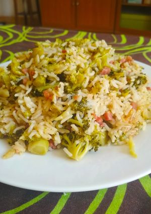 Una foto de Arroz con brócoli y salsa de soja