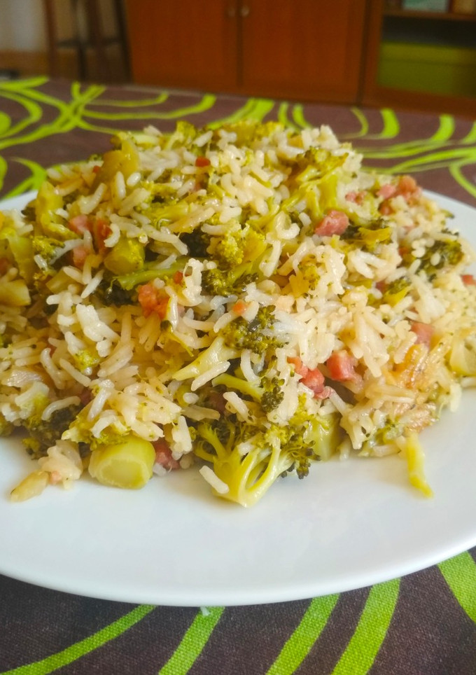 Una foto de Arroz con brócoli y salsa de soja