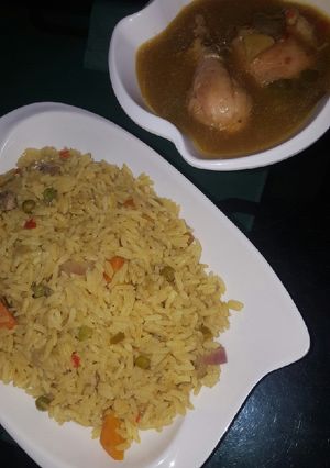 A picture of Fried Rice & chicken gravy.