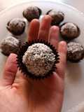 Tartufi al cocco con pirottini al cioccolato