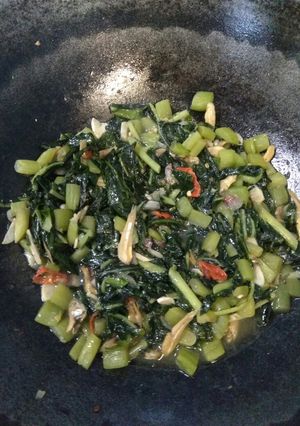 Foto resep Oseng Lumbu (tumis daun talas)
