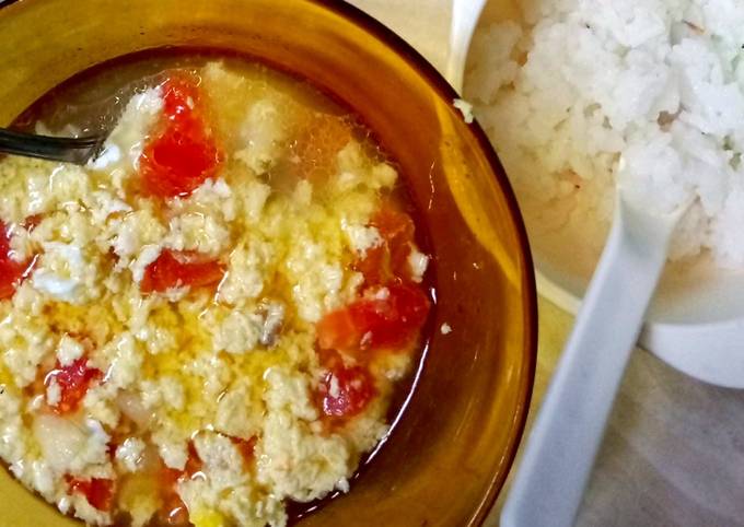 Cara membuat MPASI 10M Sup Tomat Telur Lepas Cara membuat MPASI 10M Sup Tomat Telur Lepas